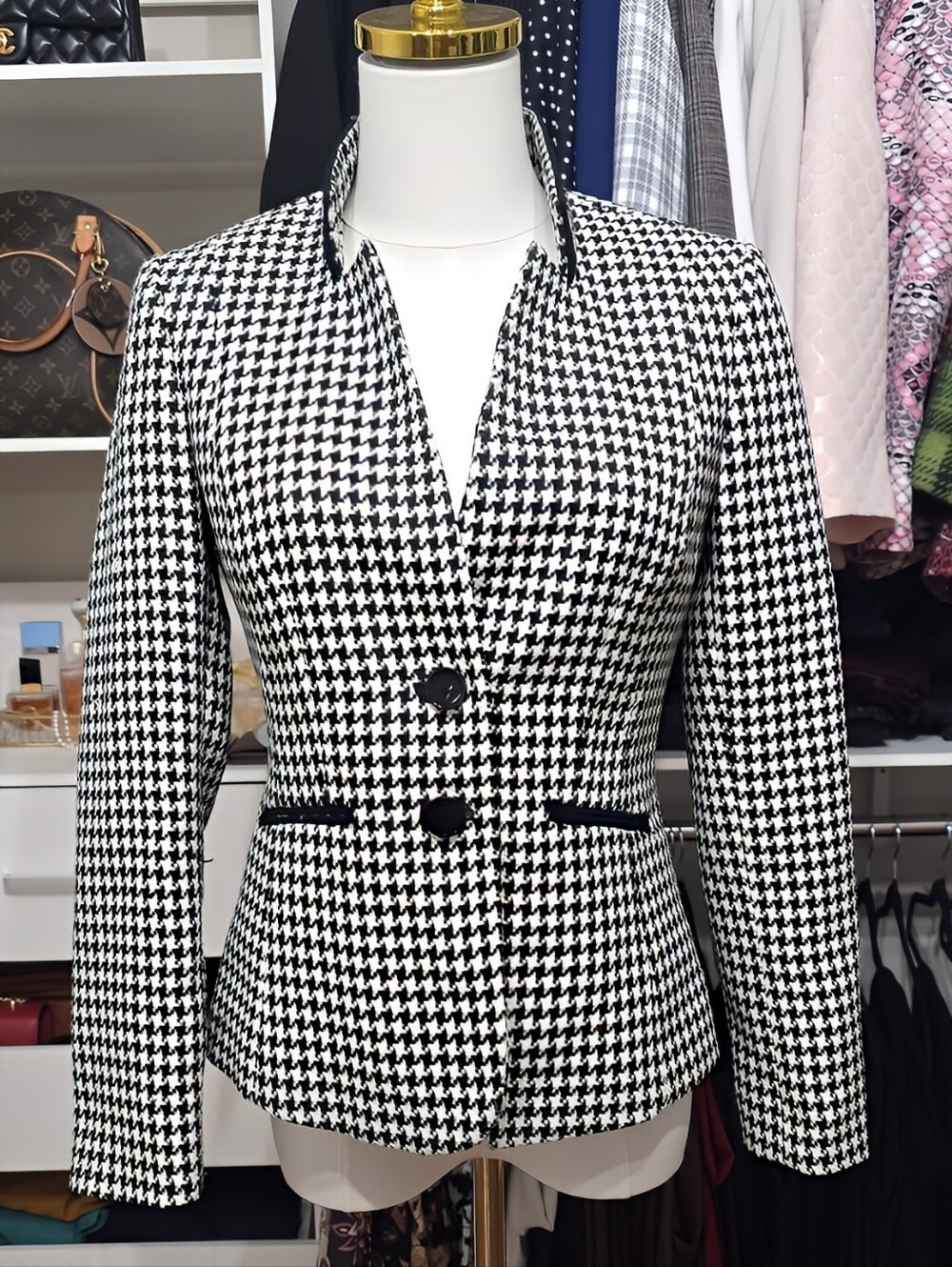 Stylish Black and White Houndstooth Blazer Tahari Size 2 Petite